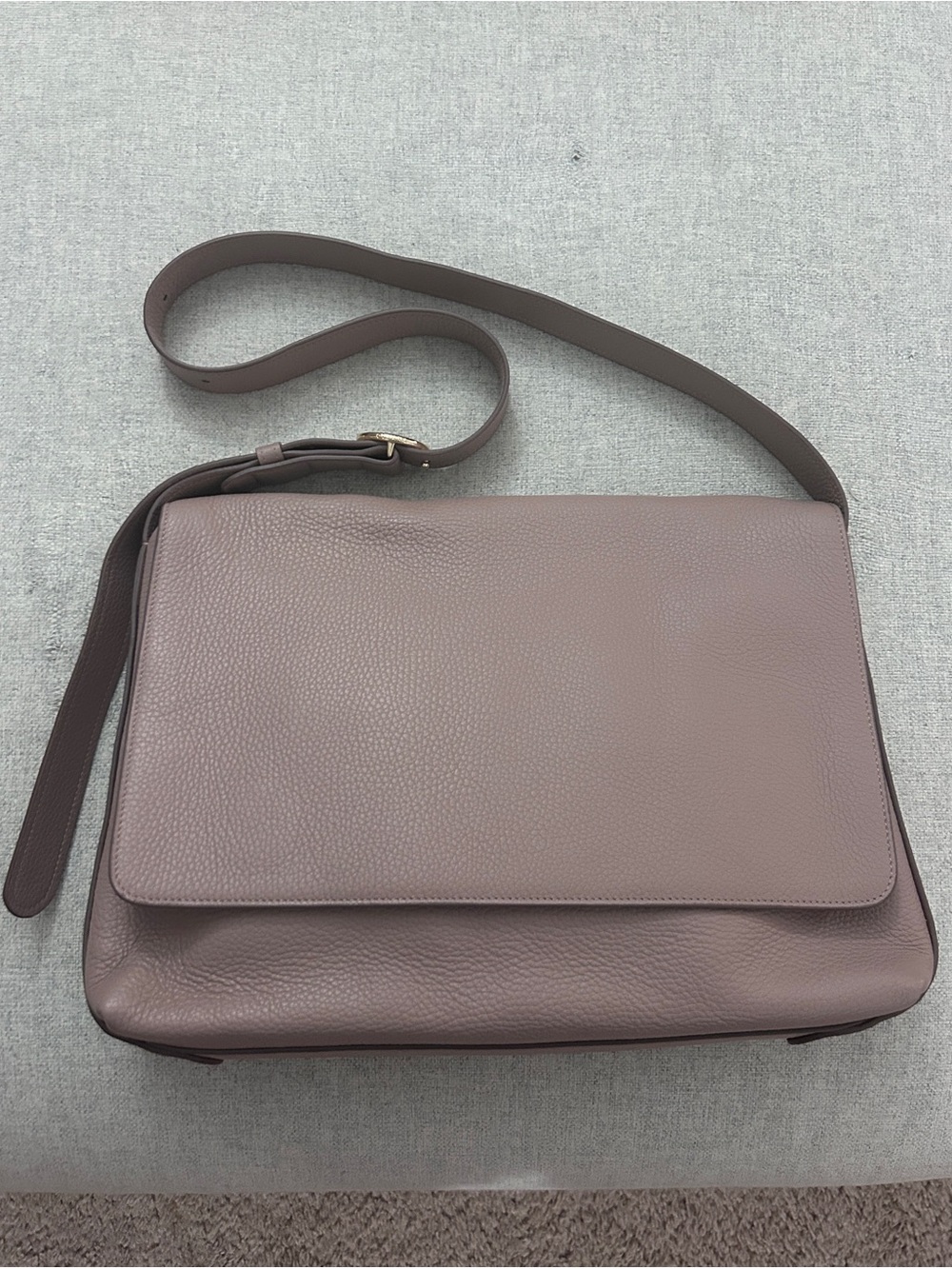 13 inch Cuyana Messenger Bag in Soft Rose - Picture 13 of 16